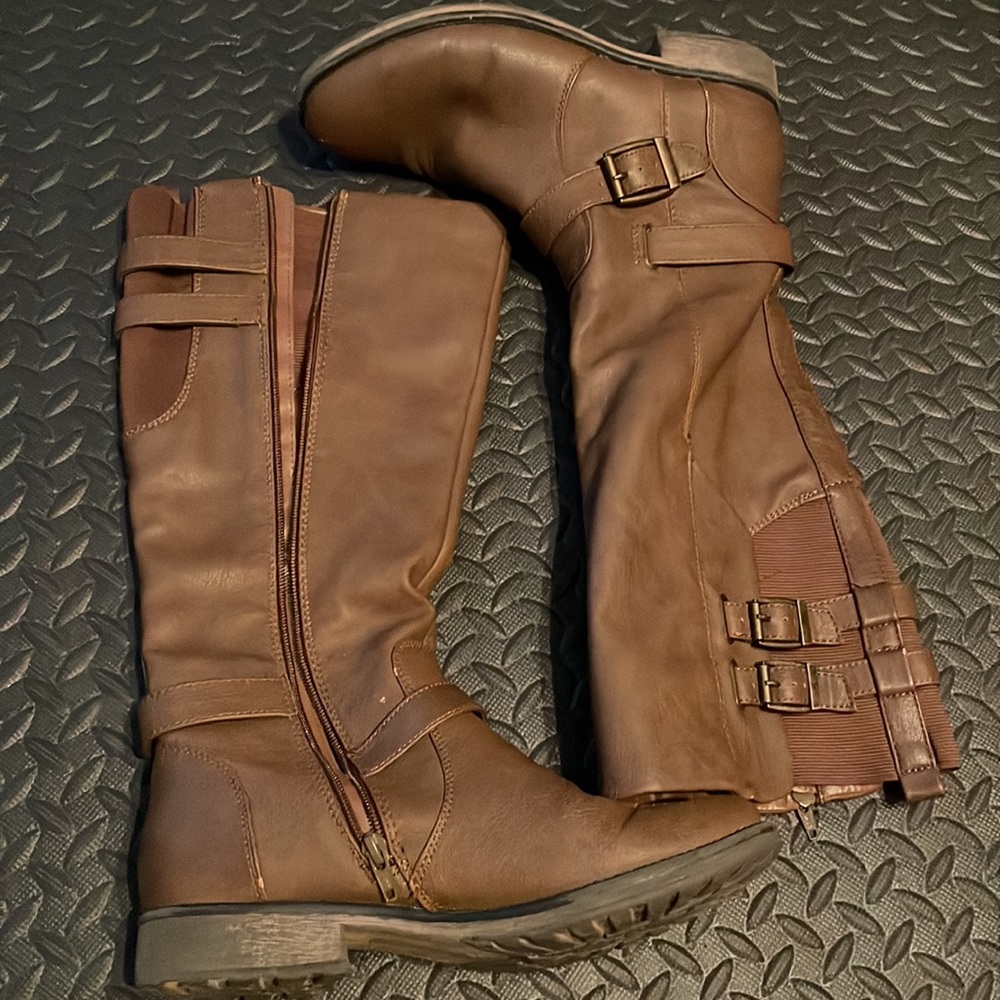 Baretrap Buckle Zipper Boots